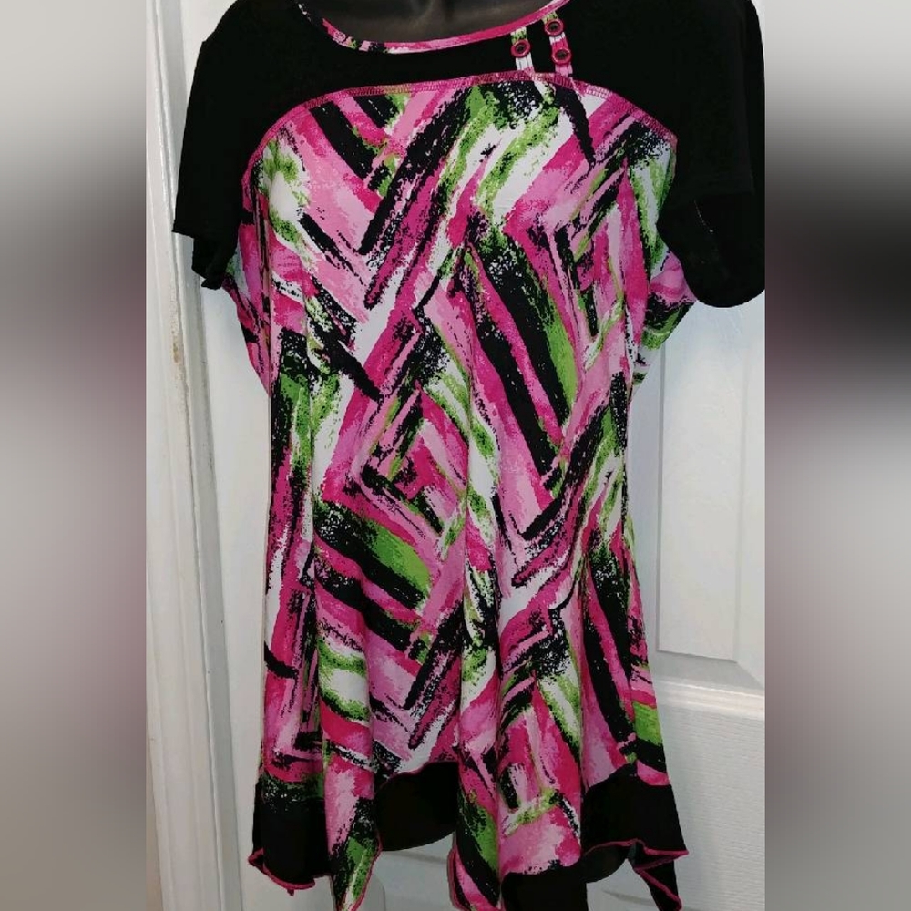 Lindor geometric tunic top.